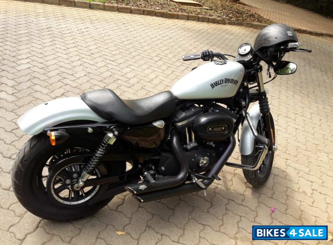Silver Harley Davidson Iron 883