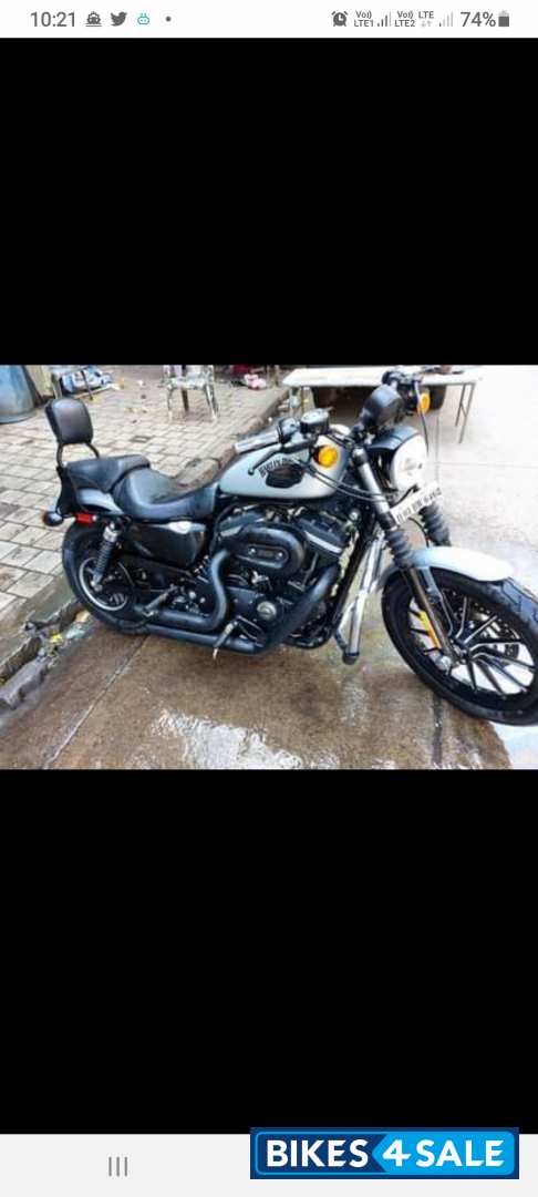 Silver Harley Davidson Iron 883