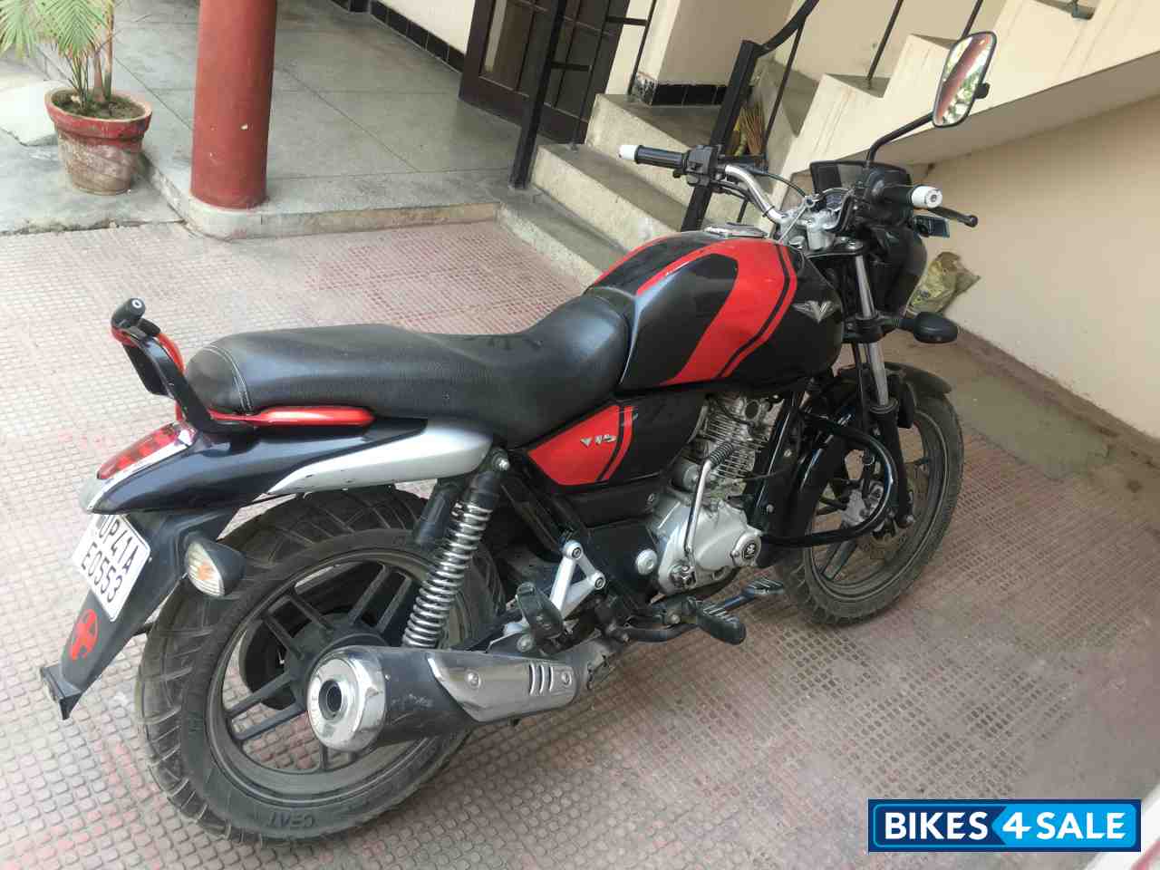 Bajaj V15