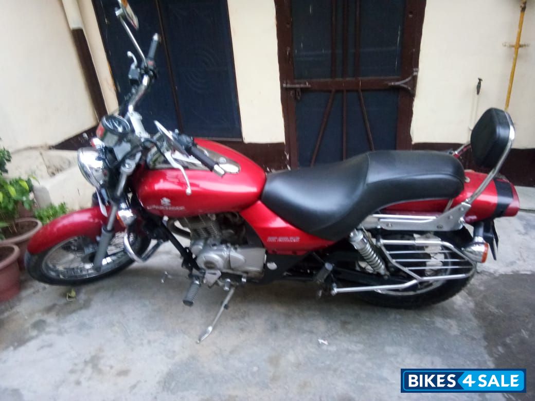 Red Colour Bajaj Avenger 220 DTS-i