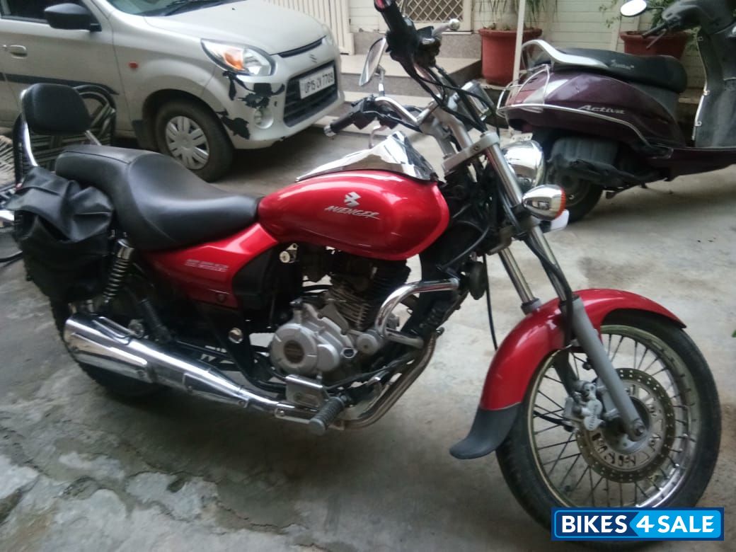 Red Colour Bajaj Avenger 220 DTS-i