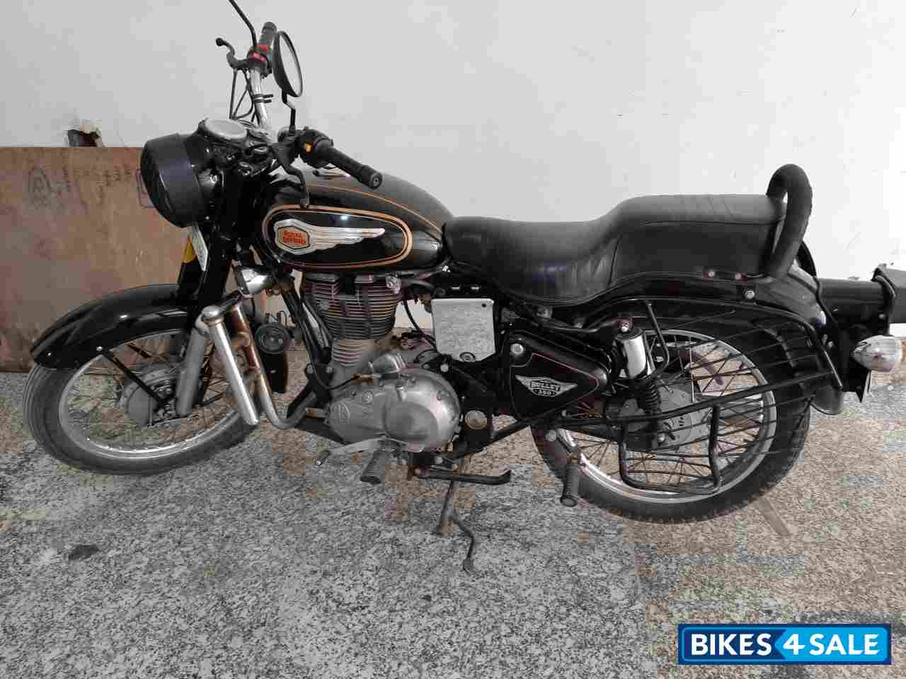 Black Royal Enfield Bullet Standard 350