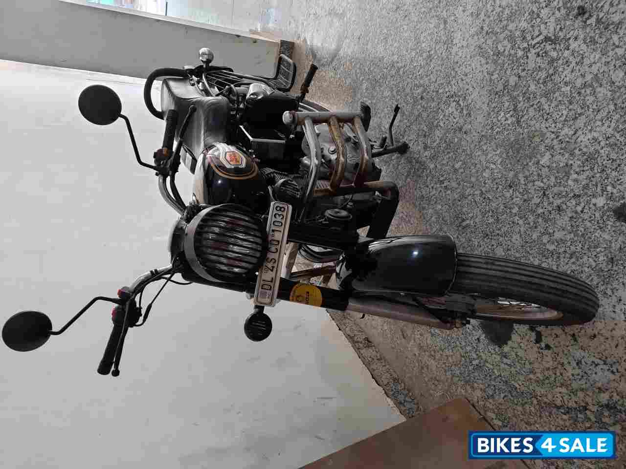 Black Royal Enfield Bullet Standard 350