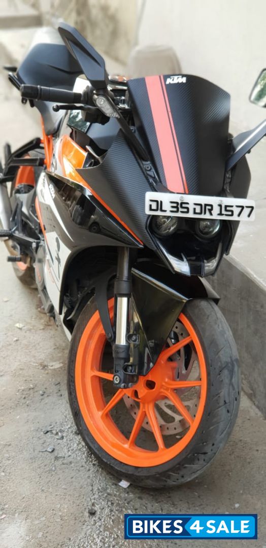 Black/orange KTM RC 390