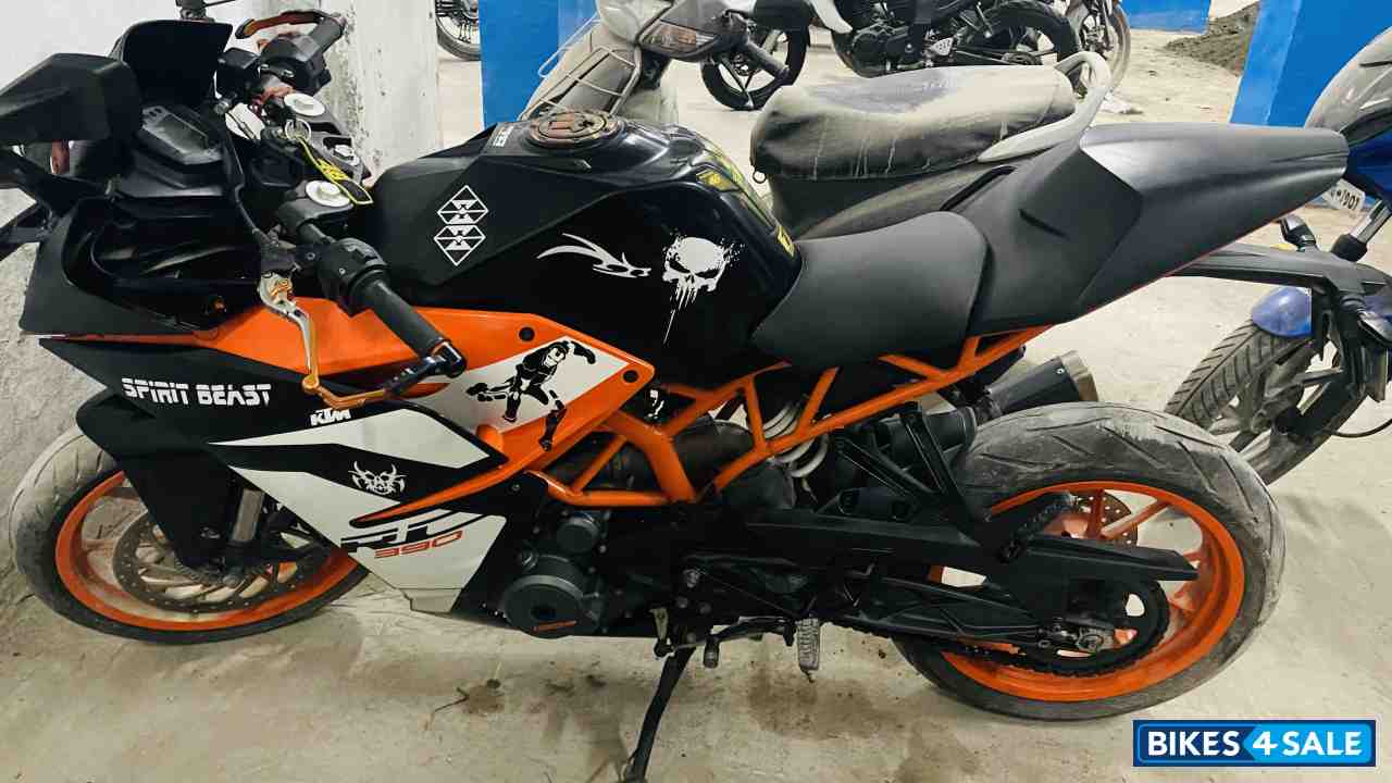 Black/orange KTM RC 390