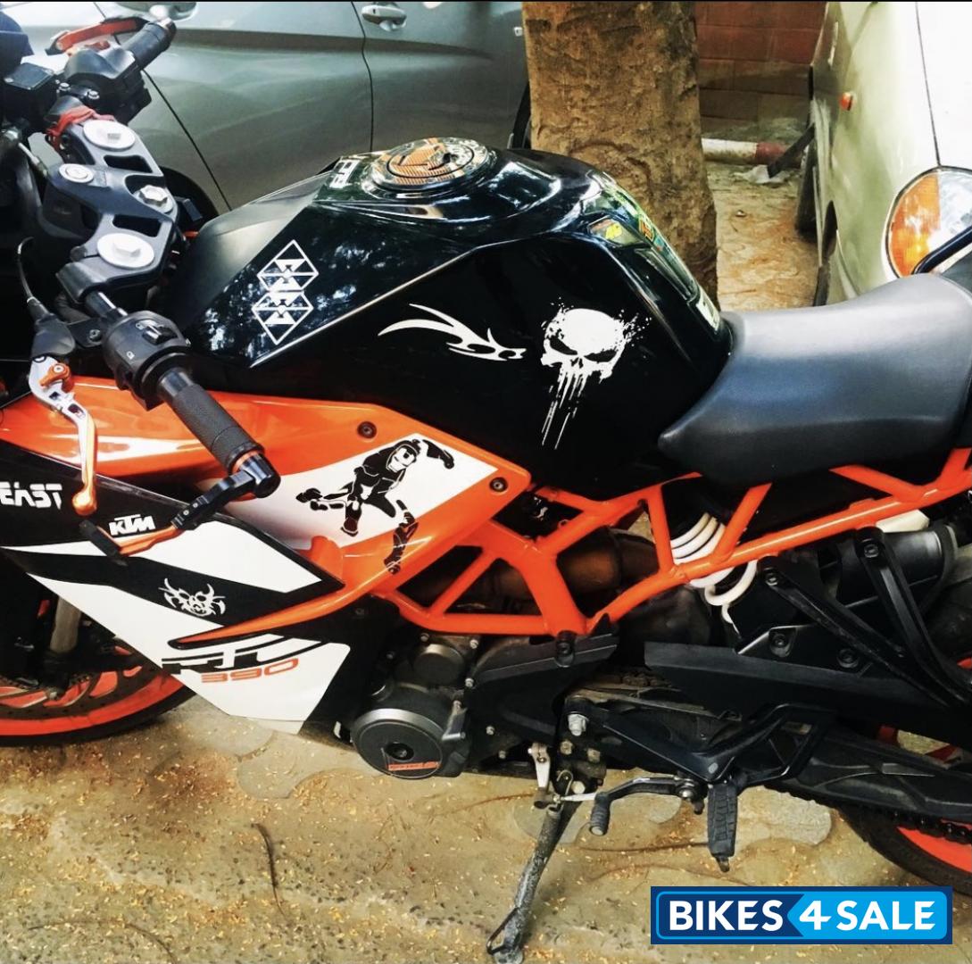 Black/orange KTM RC 390