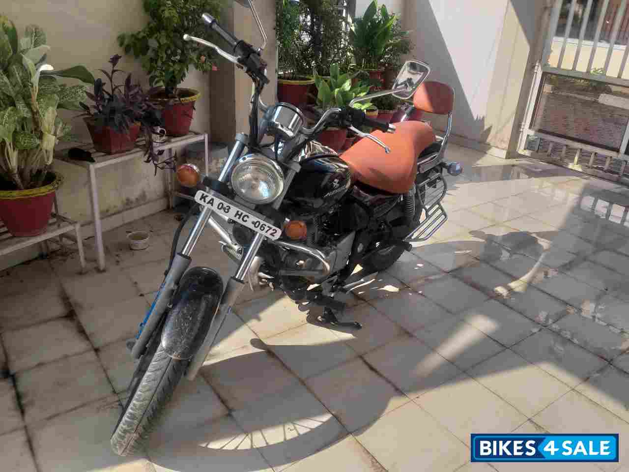 Bajaj Avenger 200 DTS-i