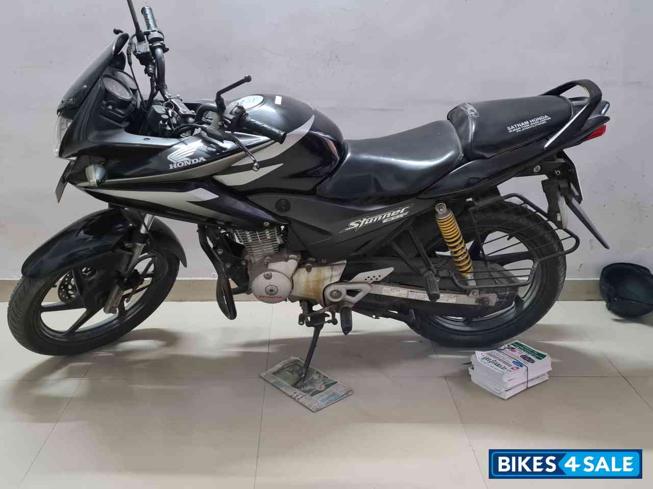 Black Honda CBF Stunner