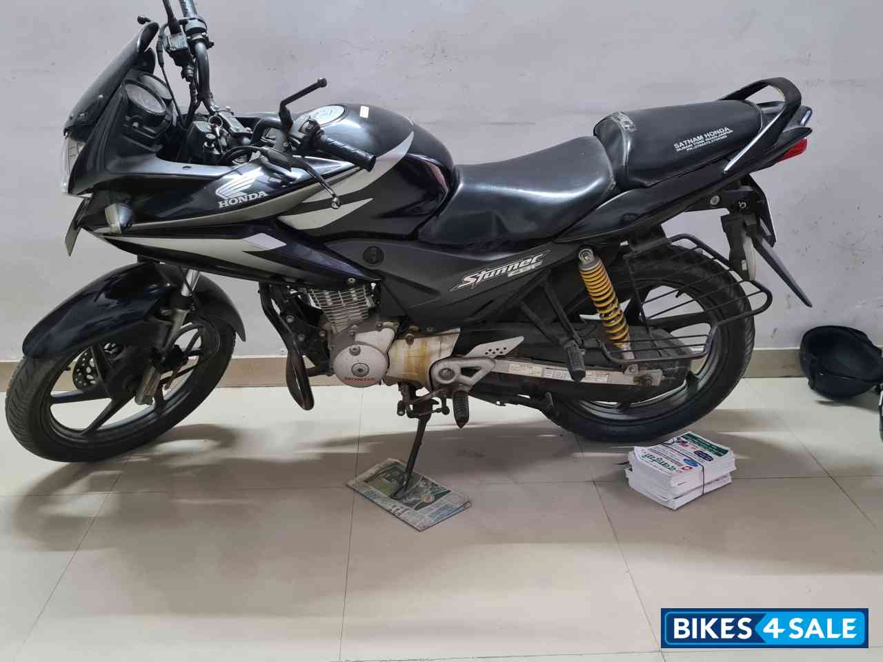 Black Honda CBF Stunner