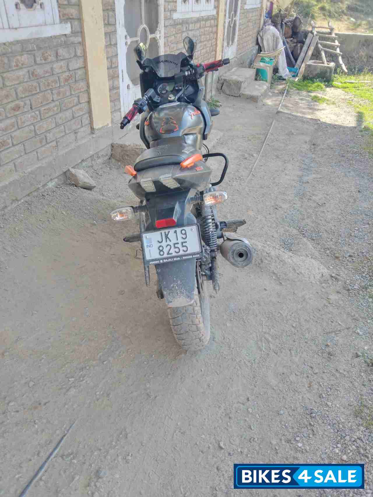 Bajaj Pulsar 180F Neon