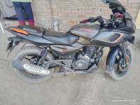 Bajaj Pulsar 180F Neon