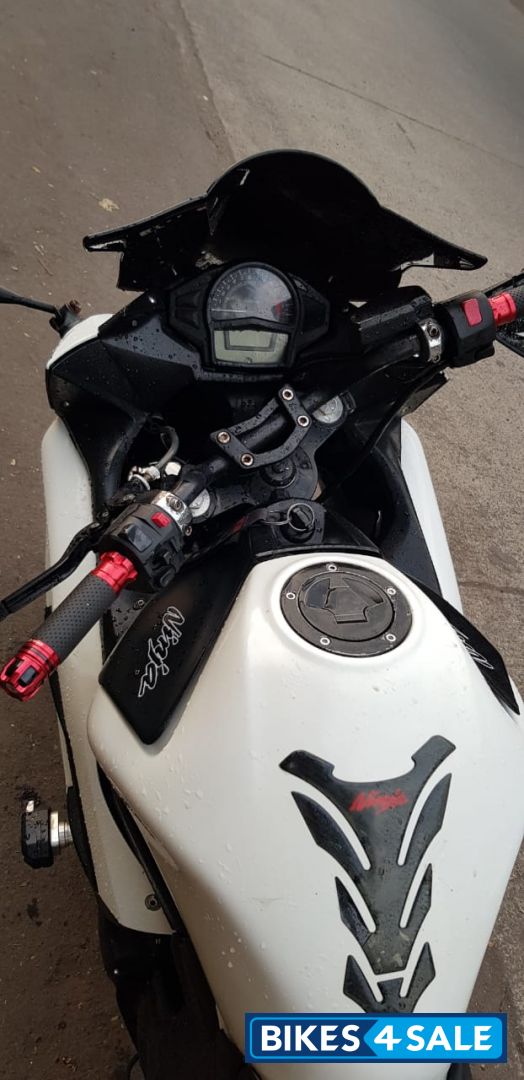 White Kawasaki Ninja 650R