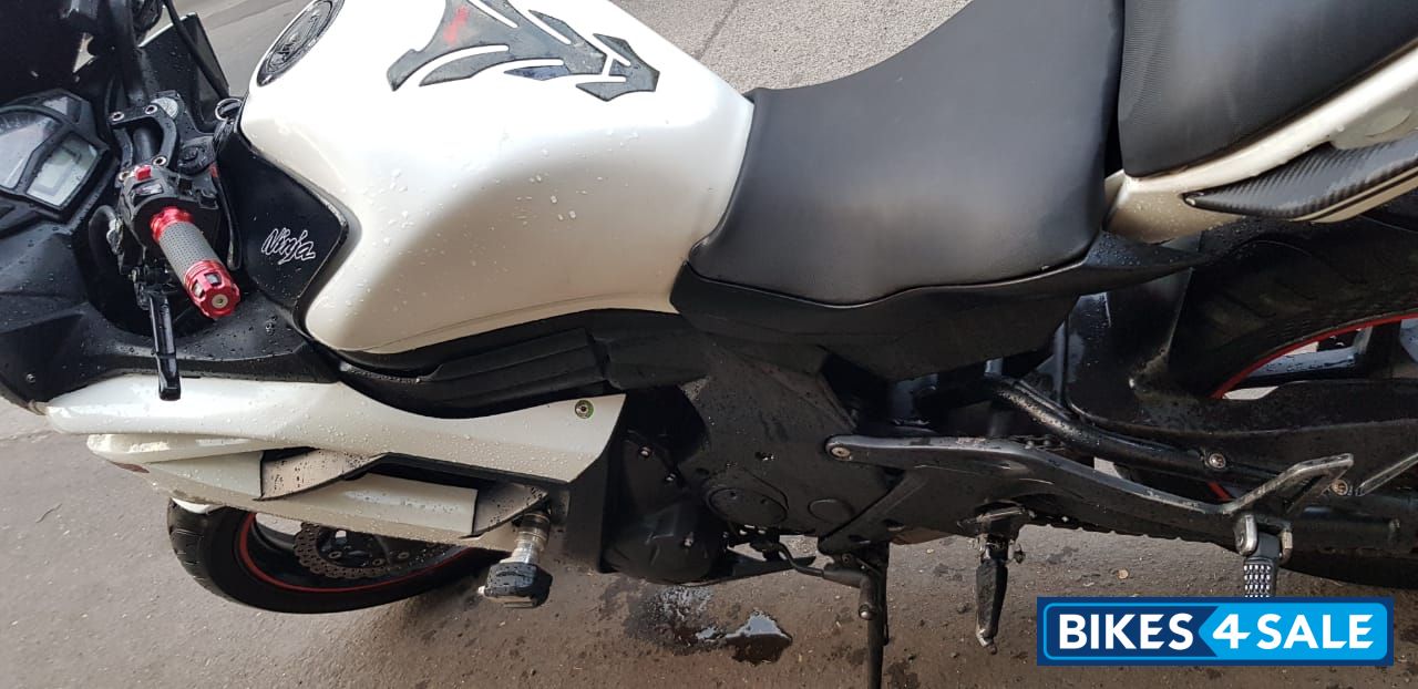 White Kawasaki Ninja 650R