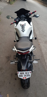 White Kawasaki Ninja 650R