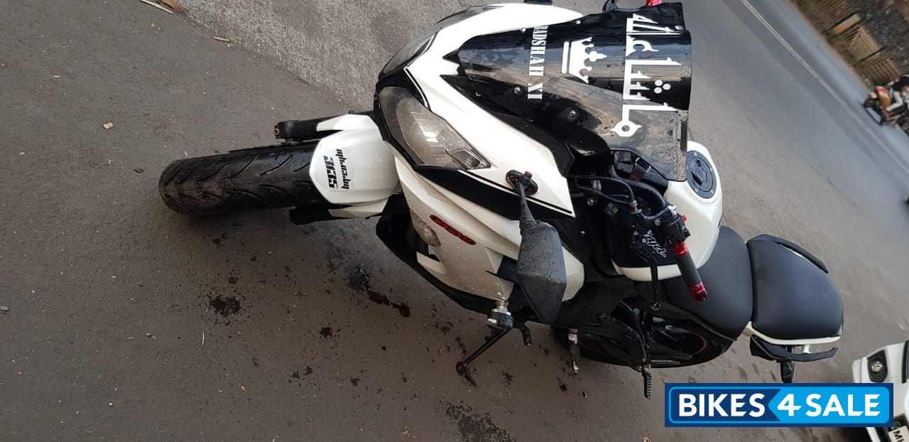 White Kawasaki Ninja 650R