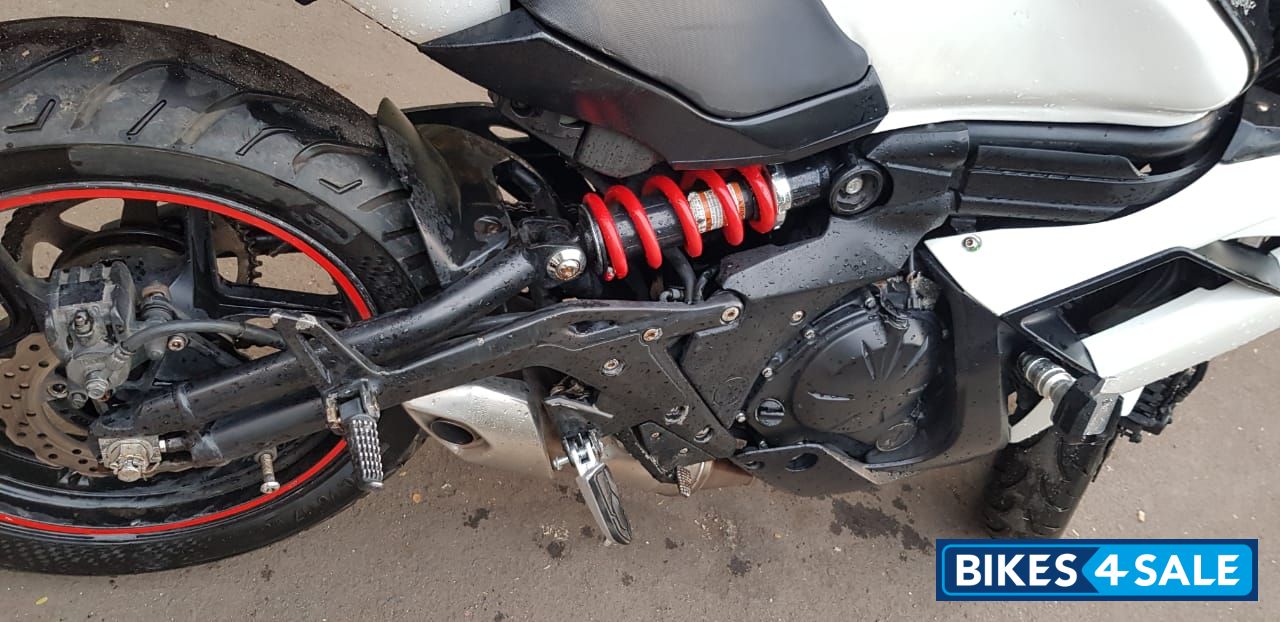 White Kawasaki Ninja 650R