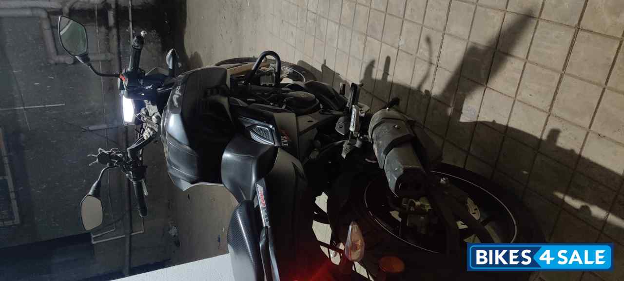 Matt Black TVS Apache RTR 200 4V