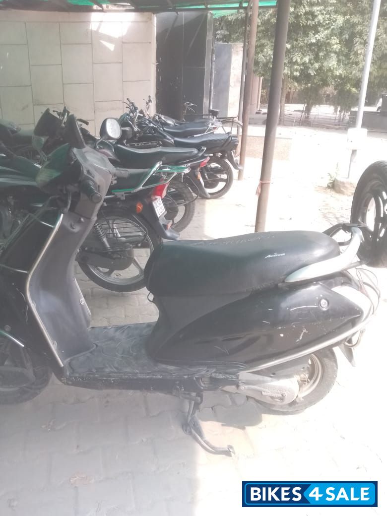 Black Honda Activa Black Honda Activa
