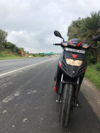 Black Aprilia SR 150 Carbon