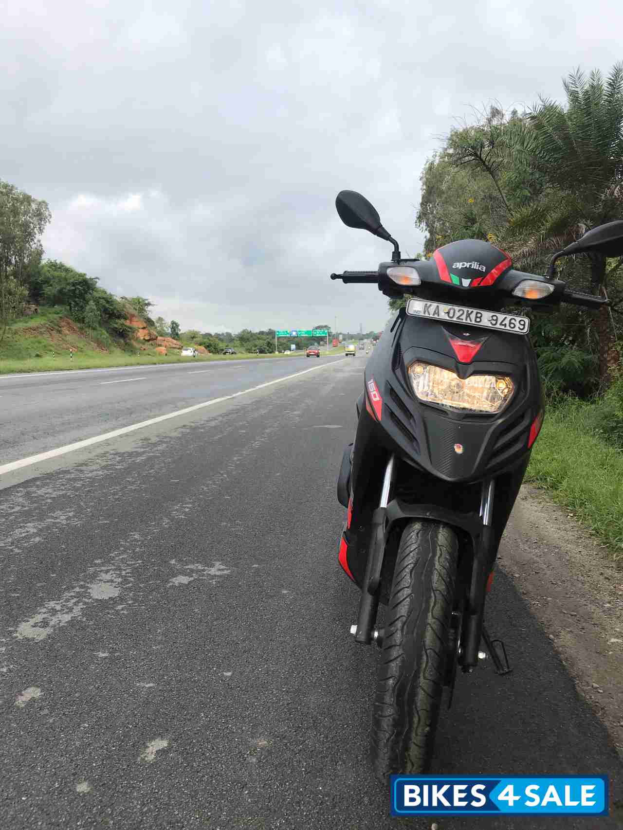 Black Aprilia SR 150 Carbon Black Aprilia SR 150 Carbon