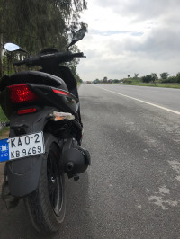 Black Aprilia SR 150 Carbon