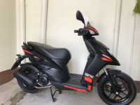 Black Aprilia SR 150 Carbon
