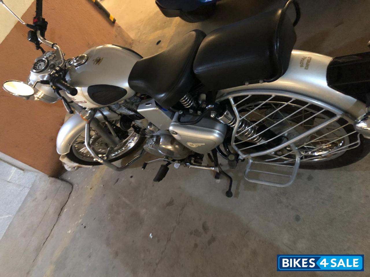 Silver Royal Enfield Classic 350 Silver Royal Enfield Classic 350