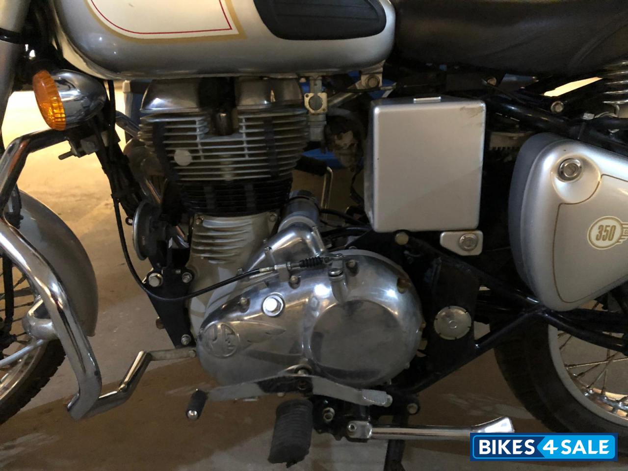 Silver Royal Enfield Classic 350 Silver Royal Enfield Classic 350