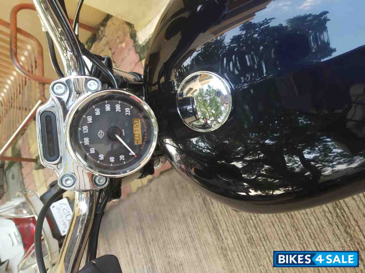 Midnight Blue Harley Davidson 1200 Custom 2020