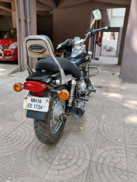 Black Bajaj Avenger 220 DTS-i