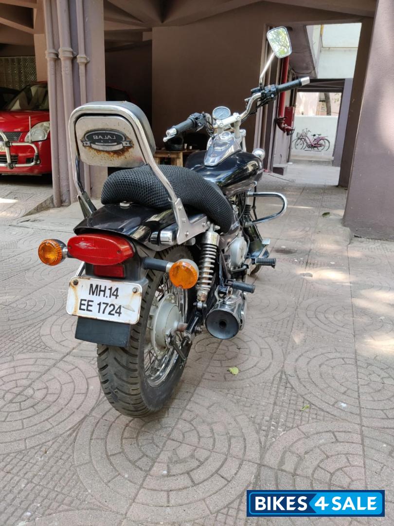 Black Bajaj Avenger 220 DTS-i