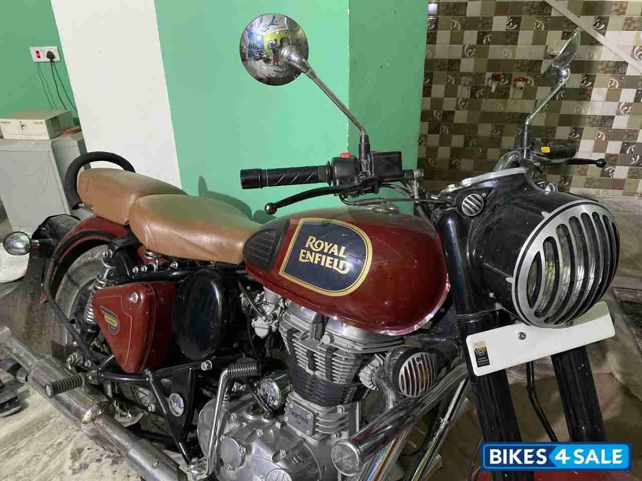 Chestnut (red) Royal Enfield Classic 350