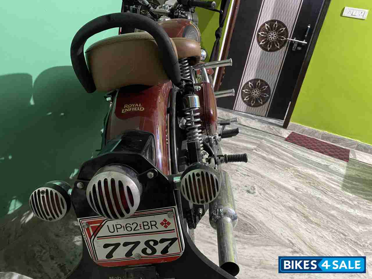 Chestnut (red) Royal Enfield Classic 350