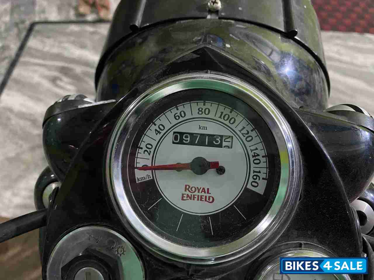 Chestnut (red) Royal Enfield Classic 350