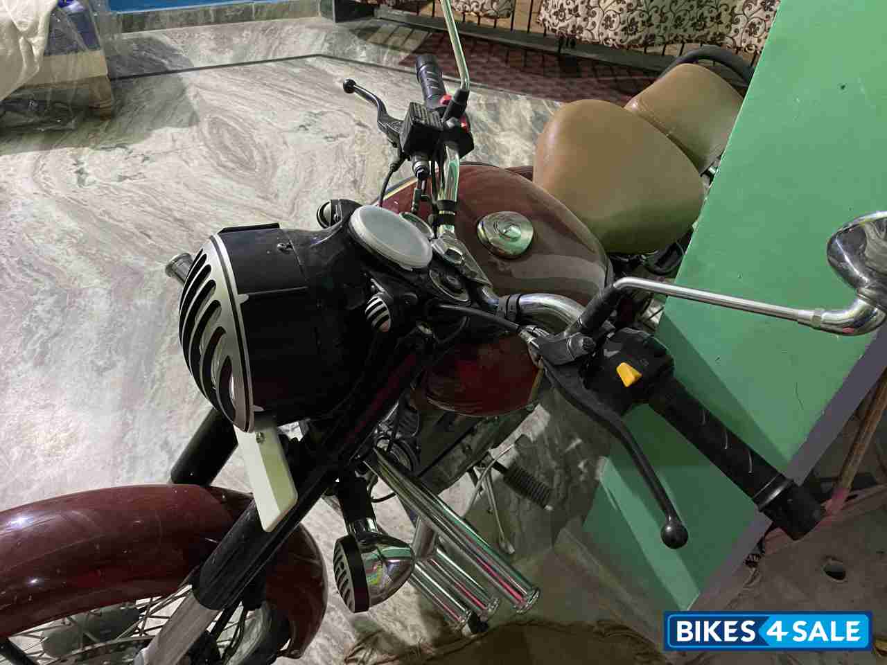 Chestnut (red) Royal Enfield Classic 350