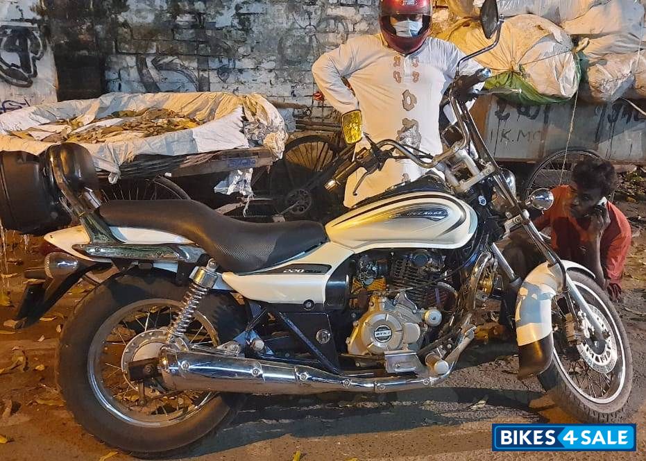 White Bajaj Avenger Cruise 220
