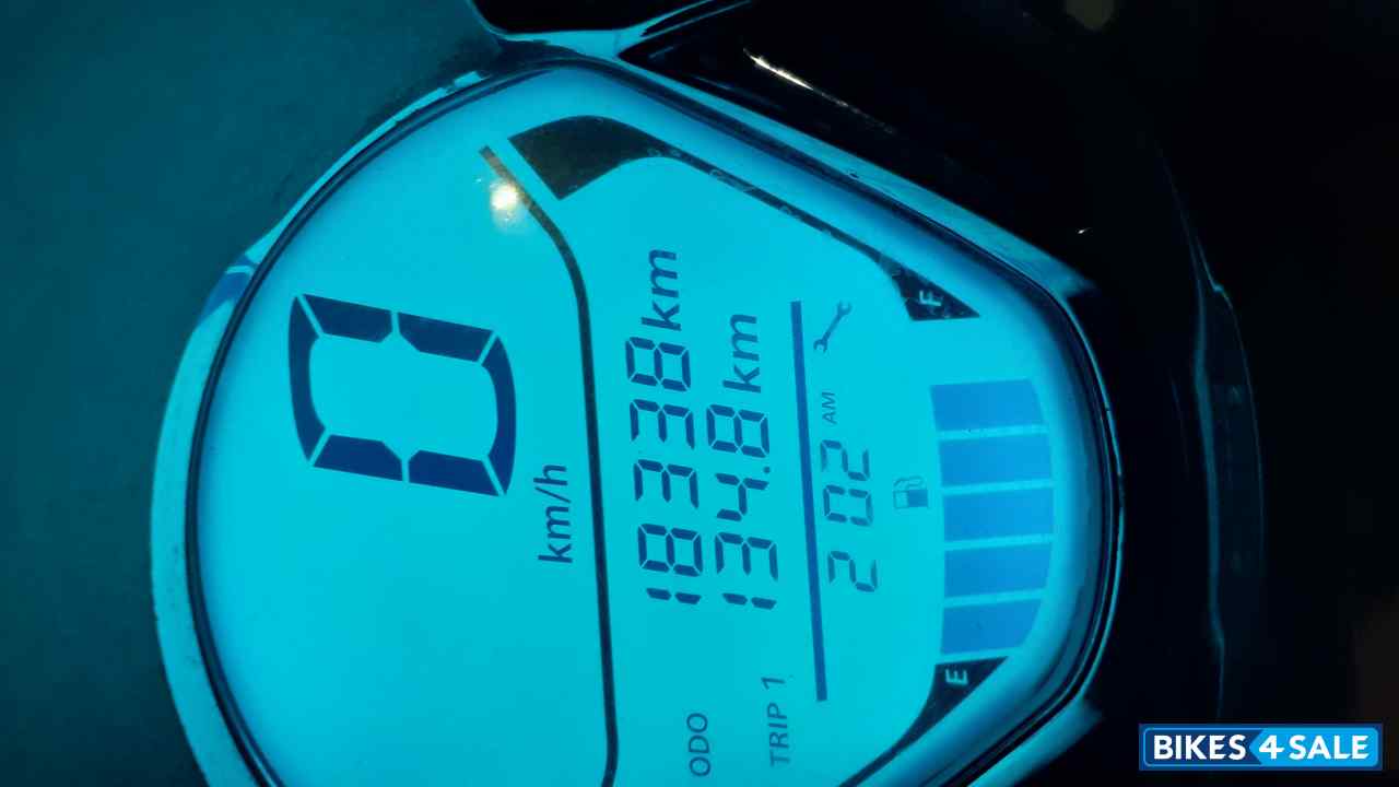 White Bajaj Avenger Cruise 220