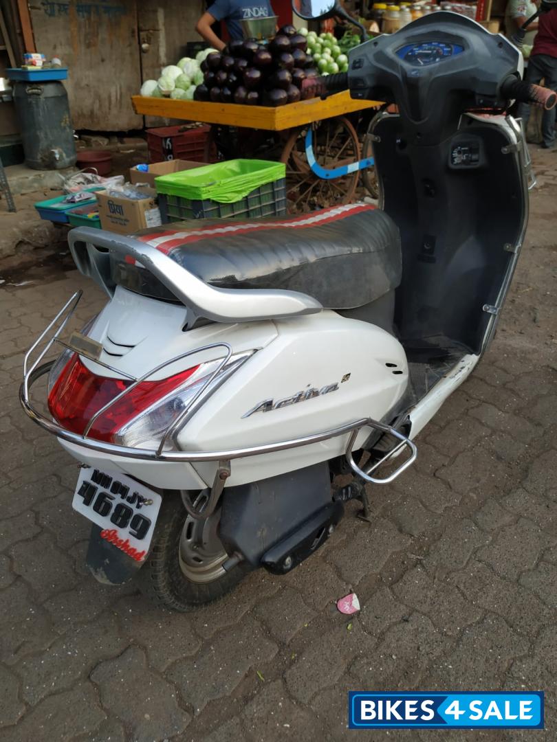 White Honda Activa 5G
