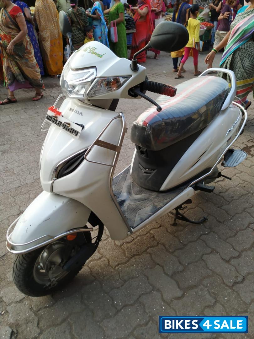 White Honda Activa 5G