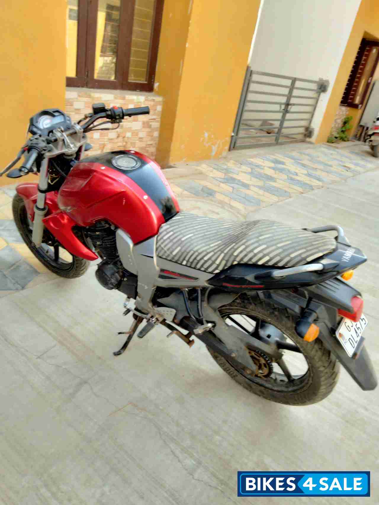 Red Yamaha FZ16