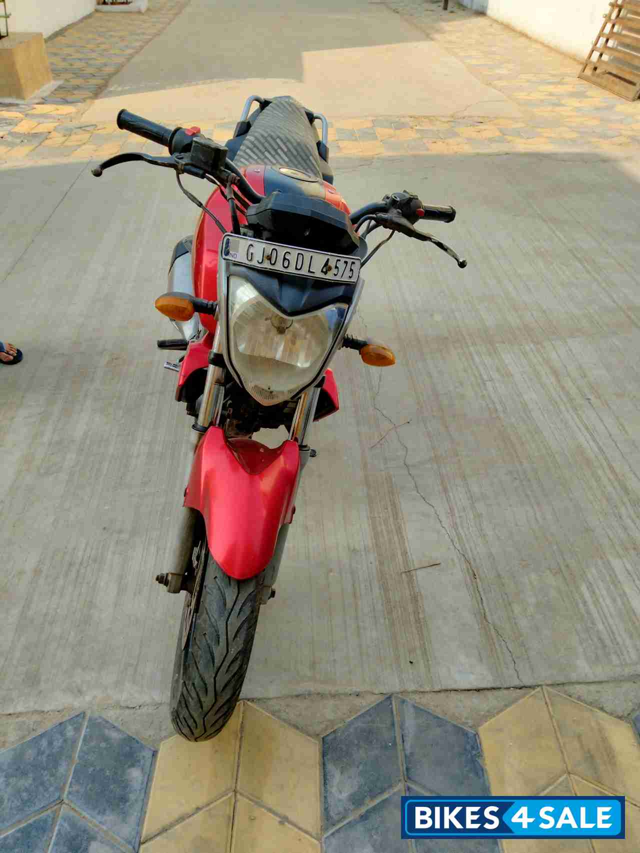 Red Yamaha FZ16