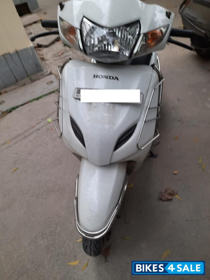 Pearl Amazing White Honda Activa 3G