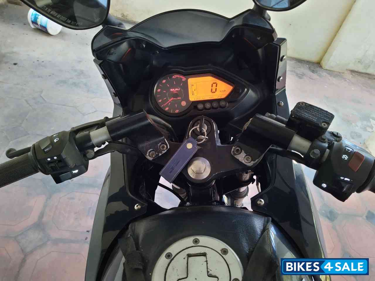 Bajaj Pulsar 220F
