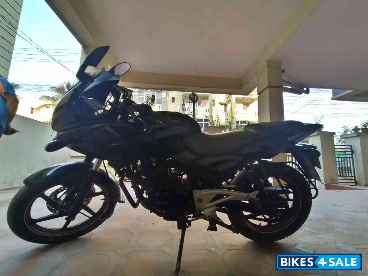 Bajaj Pulsar 220F