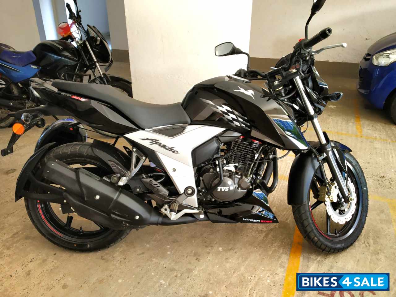 Black TVS Apache RTR 160 4V