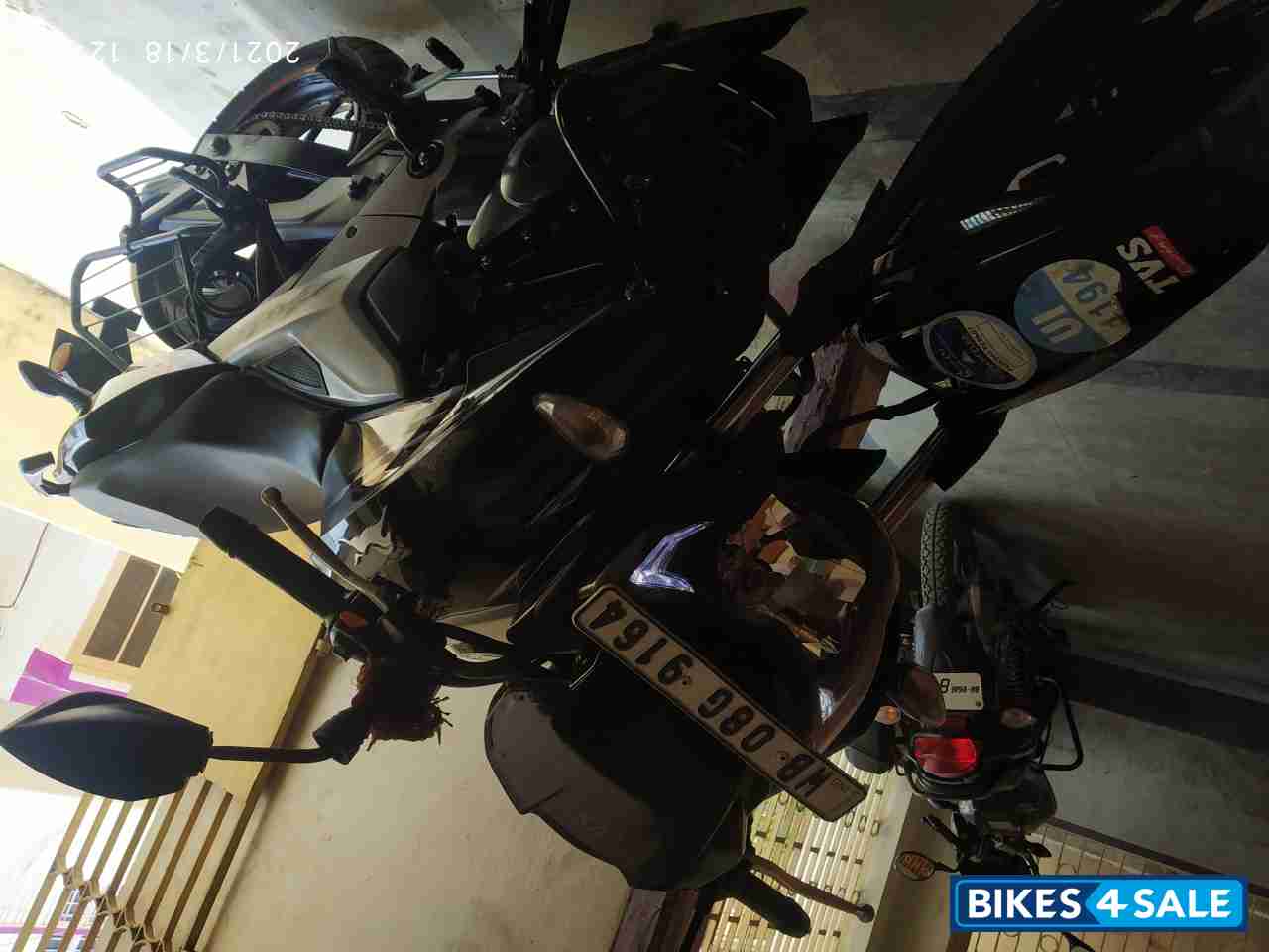 Black TVS Apache RTR 160 4V