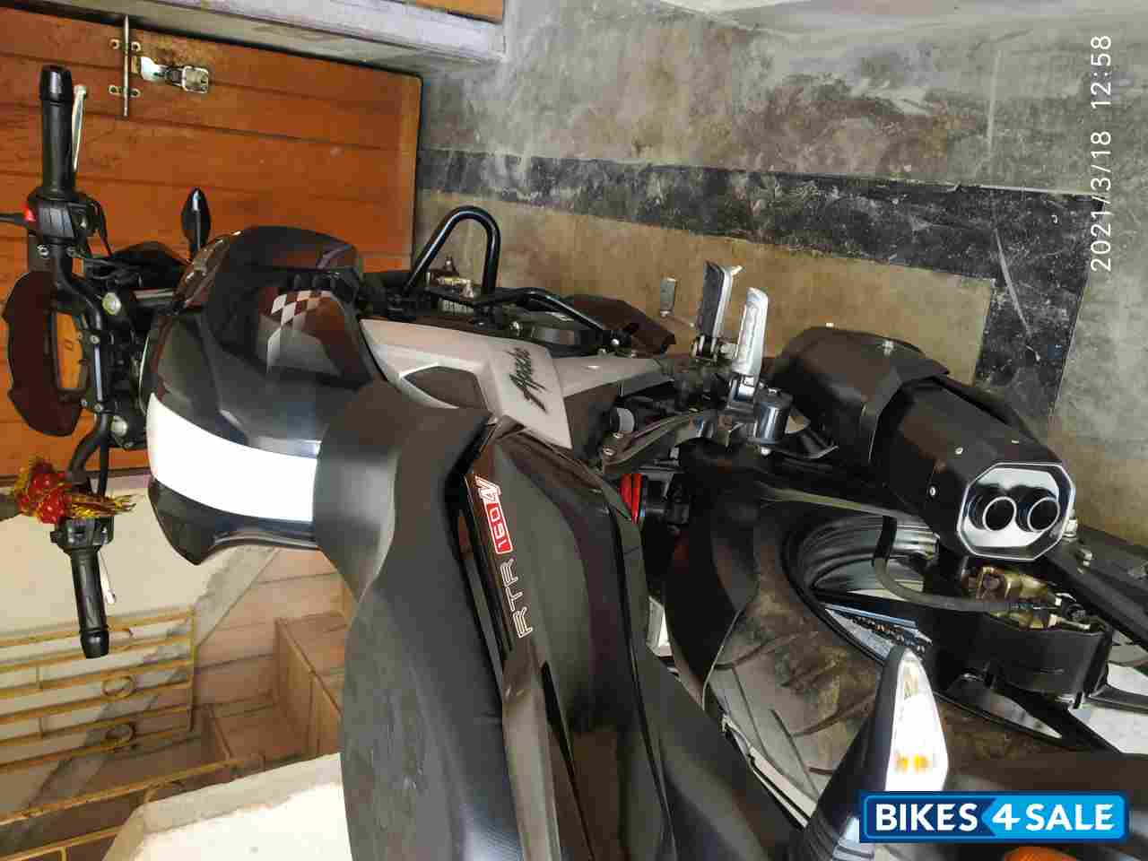 Black TVS Apache RTR 160 4V