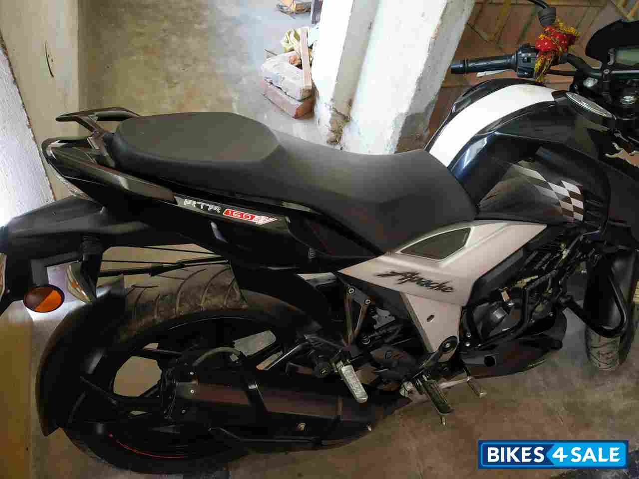 Black TVS Apache RTR 160 4V