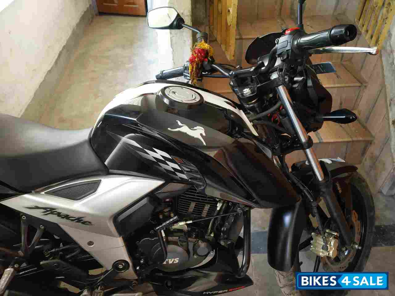 Black TVS Apache RTR 160 4V