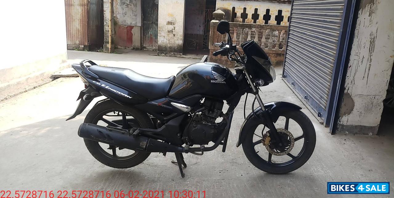 Black Honda CB Unicorn